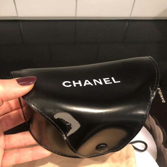 Authentic CHANEL 5086-B Oversized Sunglasses • Black with Crystal CC Logo - Picture 14 of 16
